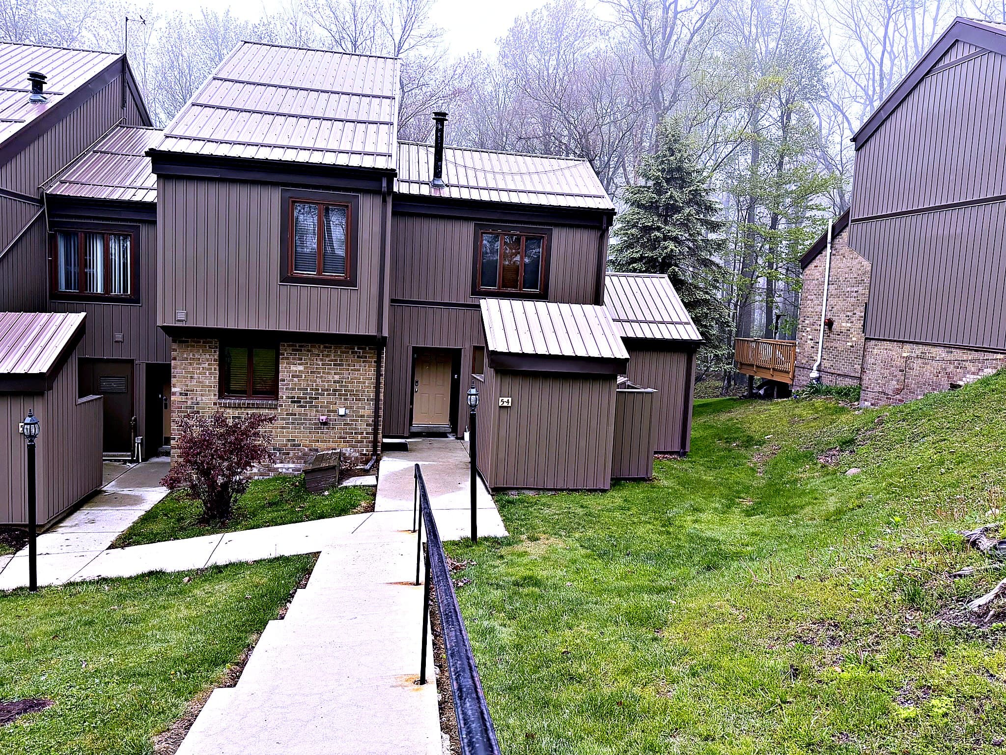 Mountain Haven townhome — front entrance at Seven Springs